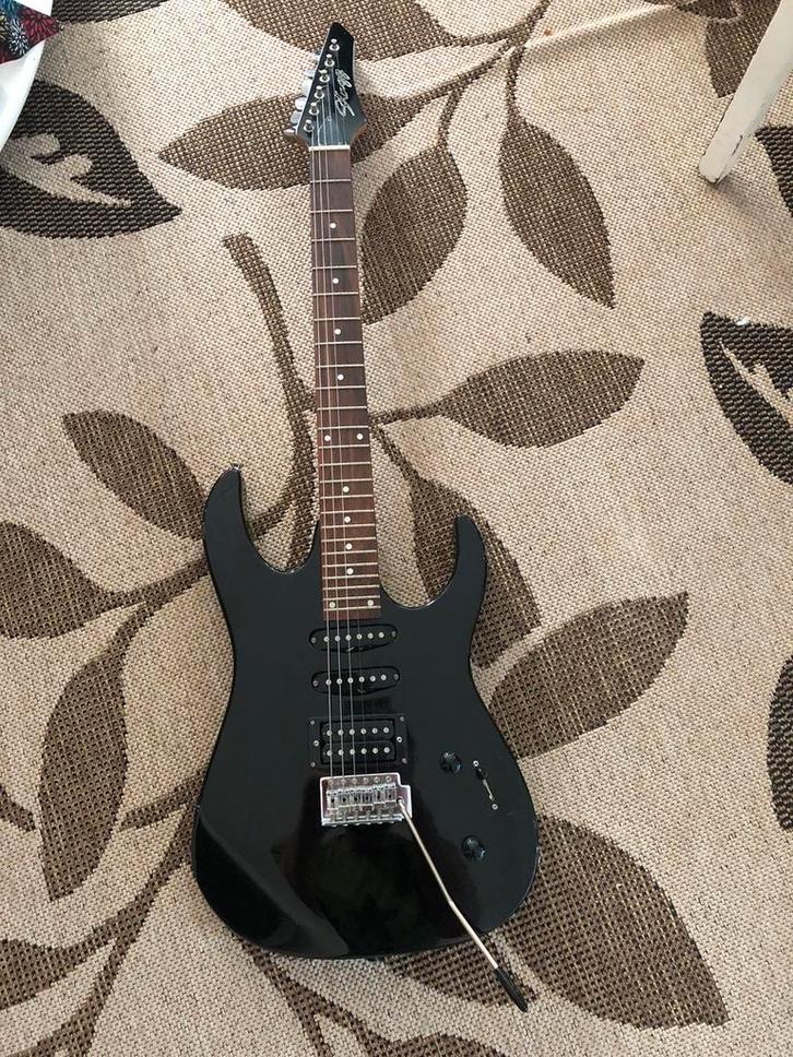 Stagg superstrat jaren 90, Muziek en Instrumenten, Snaarinstrumenten | Gitaren | Elektrisch, Gebruikt, Solid body, Overige merken