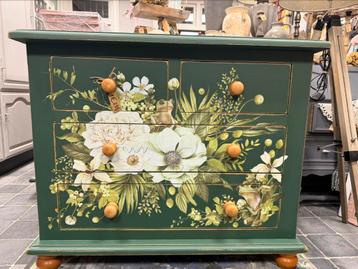 Brocante lade kast groen/grenen beschikbaar voor biedingen