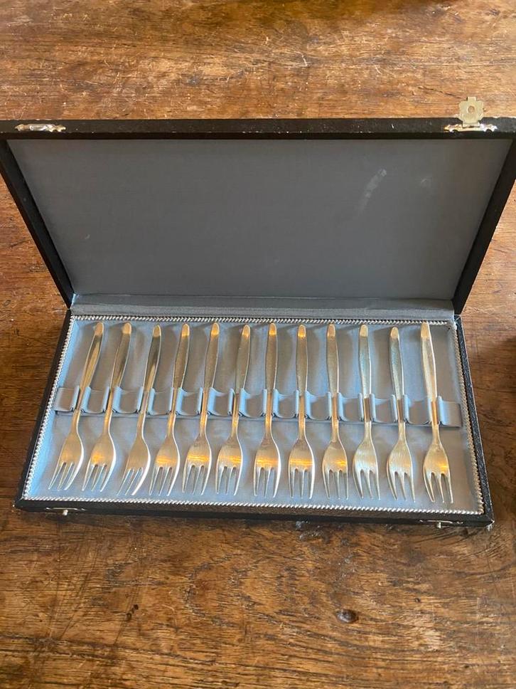 Keltum Jeunesse, 2 sets van 12 vorkjes en lepeltjes in dozen, Antiek en Kunst, Antiek | Bestek, Ophalen of Verzenden