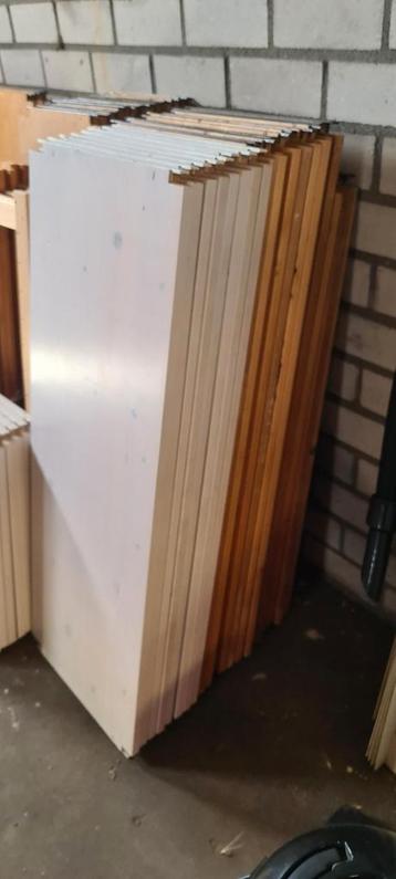 Diverse maten Lundia planken te koop beschikbaar voor biedingen