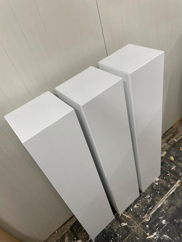 Zuilen  pilaren zuilen met plexiglaskap maatwerk giftboxen, Huis en Inrichting, Woonaccessoires | Zuilen en Pilaren, Zo goed als nieuw