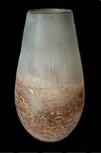 Rasteli frosted glazen vaas met goud-brons details, Antiek en Kunst, Antiek | Vazen, Ophalen of Verzenden