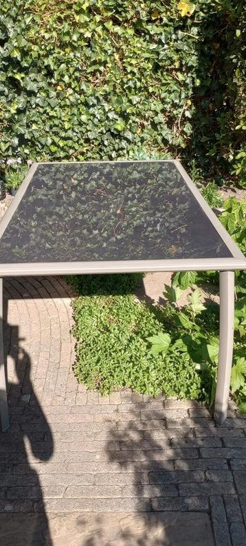 Tw koop tuintafel met zwart glas beschikbaar voor biedingen