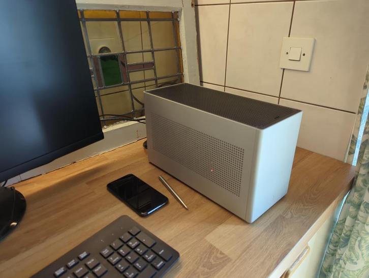 LOUQE GHOST S1 DESIGN MINI PC (SFF), Computers en Software, Desktop Pc's, Zo goed als nieuw, 3 tot 4 Ghz, SSD, 16 GB, Met videokaart