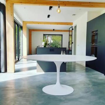 Ronde Saarinen Tulip eettafel 137cm  beschikbaar voor biedingen