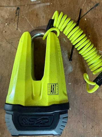 Twee schijfsloten. Nieuw beschikbaar voor biedingen