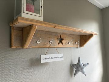Houten wandrek beschikbaar voor biedingen