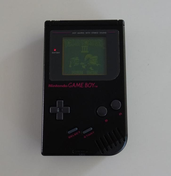 Nintendo Game Boy Classic Play It Loud Editie in het Zwart, Spelcomputers en Games, Spelcomputers | Nintendo Game Boy, Zo goed als nieuw