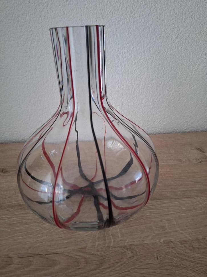 Super Mooie Rood Zwarte Vaas eye catcher, Huis en Inrichting, Woonaccessoires | Vazen, Zo goed als nieuw, Rood, Minder dan 50 cm