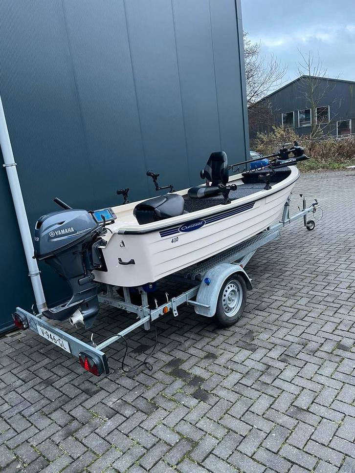 Crescent 410 roofvisboot, Watersport en Boten, Vis- en Consoleboten, Zo goed als nieuw, 10 tot 30 pk, 3 tot 6 meter, Benzine, Buitenboordmotor