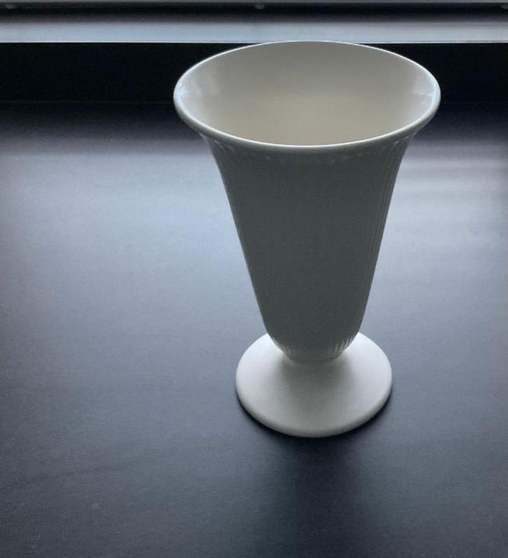 Wedgwood vaas mat maansteen wit oud gemerkt vase rare, Antiek en Kunst, Antiek | Vazen, Ophalen of Verzenden