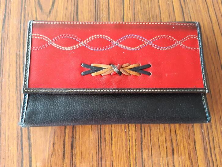 Dames portemonnee met rode voorkant en zwarte achterkant, Sieraden, Tassen en Uiterlijk, Portemonnees, Zo goed als nieuw, Rood