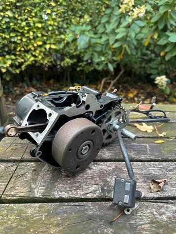 Tomos blok met onderdelen beschikbaar voor biedingen