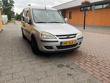 Opel 2004 Grijs rolstoelvervoer beschikbaar voor biedingen