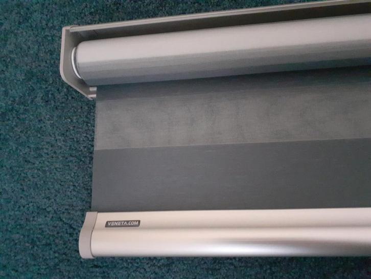 VENETA: Kwalitatief hoogwaardig duo-rolgordijn., Huis en Inrichting, Stoffering | Gordijnen en Lamellen, Nieuw, 100 tot 150 cm