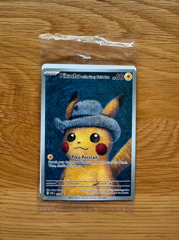 Pikachu with Grey Felt Hat | Pokémon Van Gogh | Sealed / New, Hobby en Vrije tijd, Verzamelkaartspellen | Pokémon, Nieuw, Ophalen of Verzenden
