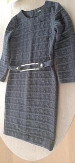 Nieuw: Caroline Biss jurk met mooie gesp, Nieuw, Blauw, Knielengte, Maat 38/40 (M)