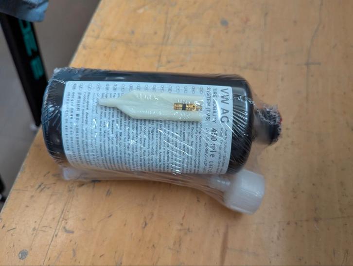 Fles bandendichtmiddel Volkswagen, Auto diversen, Onderhoudsmiddelen, Ophalen of Verzenden