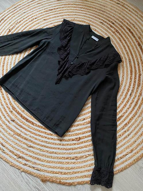 Loavies zwarte blouse top ruffles broderie roesjes maat M, Kleding | Dames, Tops, Zo goed als nieuw, Maat 38/40 (M), Zwart, Lange mouw