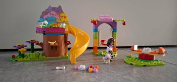 LEGO 10787 Gabby's Dollhouse Kitty fee tuinfeest beschikbaar voor biedingen