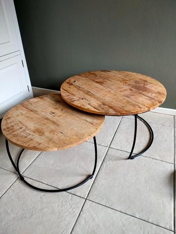 Mangohouten tafels  beschikbaar voor biedingen