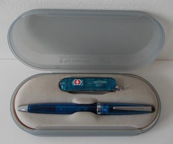 Cross balpen + Victorinox mes in cadeaudoos (nieuw) beschikbaar voor biedingen