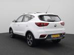 MG ZS EV Luxury 45 kWh | Leder | Navi | Panoramadak | Camera, Auto's, MG, Origineel Nederlands, Te koop, Emergency brake assist