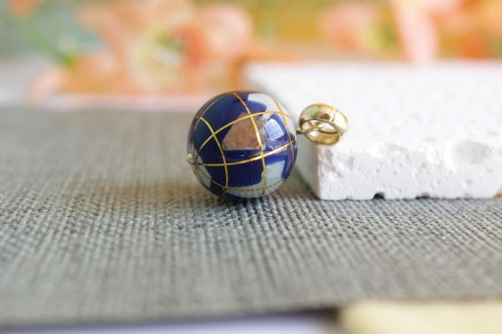 Globe | 14 karaat gouden hanger, Sieraden, Tassen en Uiterlijk, Kettinghangers, Zo goed als nieuw, Goud, Goud, Overige voorstellingen