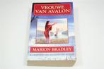 Vrouwe van Avalon — Fantasyroman Marion Zimmer Bradley, Ophalen of Verzenden, Zo goed als nieuw