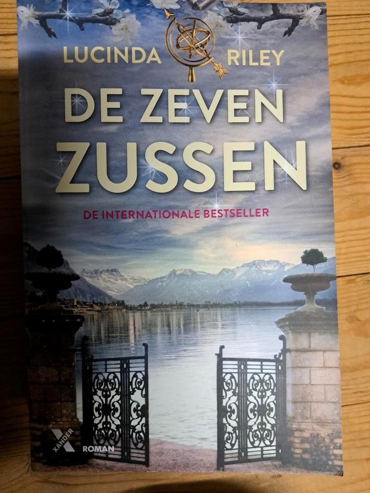 De Zeven Zussen - Lucinda Riley, Boeken, Romans, Zo goed als nieuw, Ophalen of Verzenden