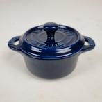 Staub ronde keramische minicocotte blauw 10cm/0,2L, Huis en Inrichting, Keuken | Potten en Pannen, Ophalen, Nieuw, Overige materialen