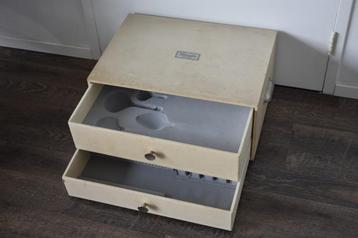 Gero Zilmeta 12 persoons witte cassette kastje met 2 lades beschikbaar voor biedingen