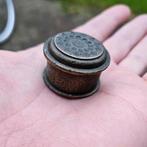 Bodemvondst Lot Prachtige Zalfpot Loderein Doosje gemerkt, Antiek en Kunst, Verzenden