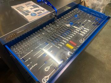 Nieuwe GDR gereedschapswagen gevuld! beschikbaar voor biedingen