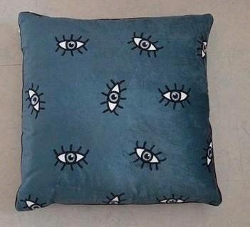 Sierkussen met ogen blue van Coco Maison beschikbaar voor biedingen