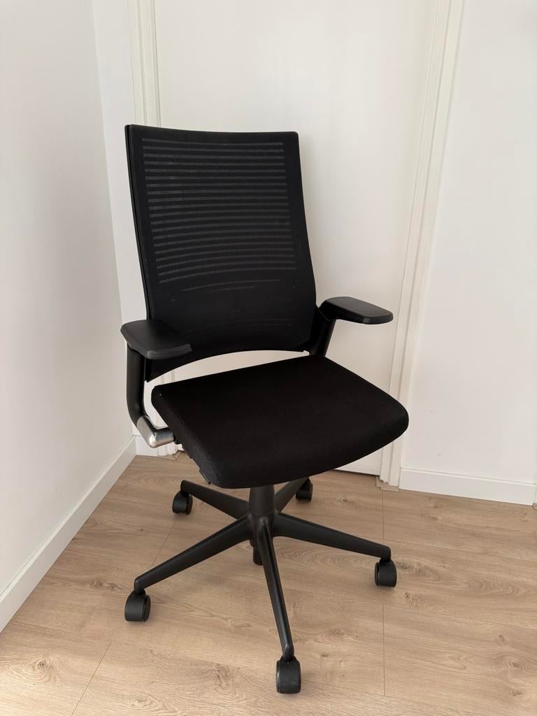 Ahrend 2020 Extra verta bureaustoel nette staat, Huis en Inrichting, Bureaustoelen, Zo goed als nieuw, Zwart, Ergonomisch, Ophalen of Verzenden