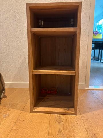 2 ophangkasten, over van nieuwe keuken. Niet gebruikt beschikbaar voor biedingen