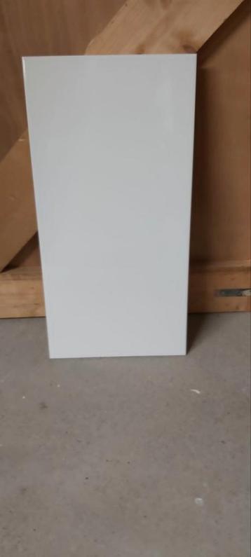 Witte wandtegels beschikbaar voor biedingen