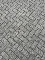 gebruikt beton klinkers bkk grijs 8 dik, Gebruikt, Klinkers, Ophalen of Verzenden, 10 m² of meer