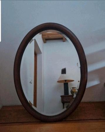 Oude royale strakke ovale spiegel met geslepen glas beschikbaar voor biedingen