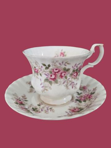 Royal Albert Lavendel Rose Kop en Schotel beschikbaar voor biedingen