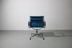 5 Vitra Eames EA 107 stoelen, blauw suède, Huis en Inrichting, Stoelen, Vijf, Zes of meer stoelen, Blauw, Gebruikt, Metaal