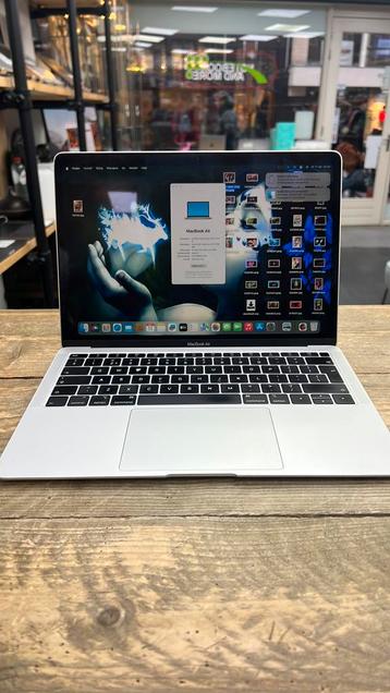  Apple MacBook Air 13″  2018 zilver beschikbaar voor biedingen