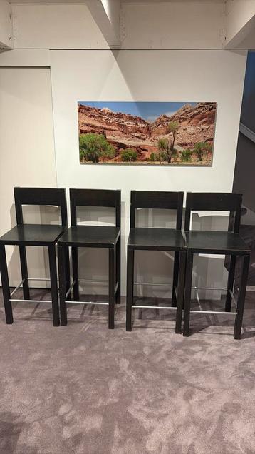 Bar krukken beschikbaar voor biedingen