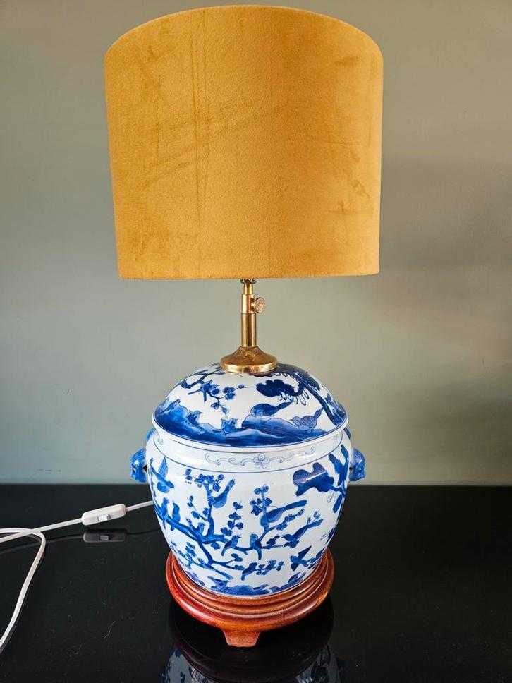Vintage Chinese vaaslamp / dekselpot, blauw/ wit, voet hout, Huis en Inrichting, Lampen | Tafellampen, Gebruikt, Minder dan 50 cm