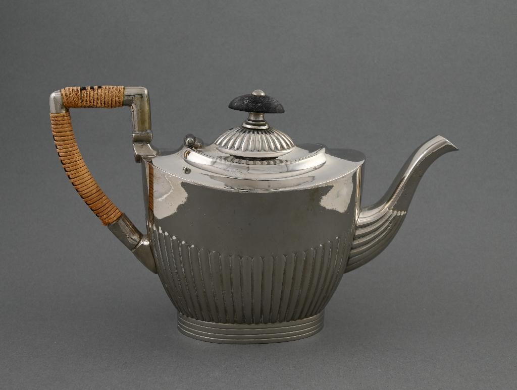 Vintage Daalderop theepot stijl Queen Anne, half geribbeld, Verzenden
