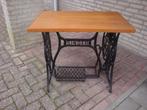 Tafel met gietijzeren Singer onderstel en houten blad, Huis en Inrichting, Tafels | Bijzettafels, Ophalen, 55 tot 75 cm, Zo goed als nieuw