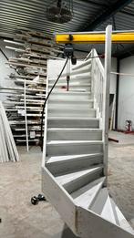 Half dlsg trappen rechtsom 2900 hoog dichte, Doe-het-zelf en Verbouw, Ophalen of Verzenden, Zo goed als nieuw, 2 tot 4 meter