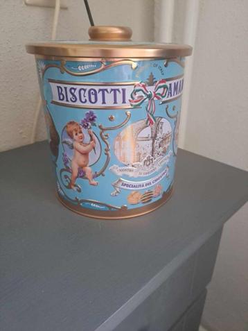 Biscotti Amaretti blik beschikbaar voor biedingen