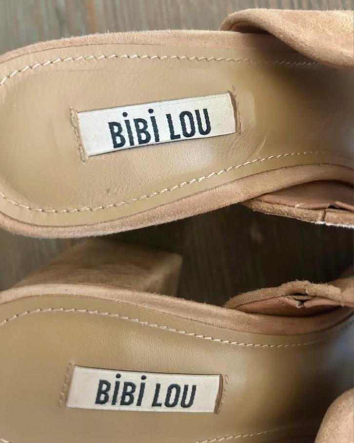 Prachtige Bibi Lou Muiltjes Maat 40, Kleding | Dames, Schoenen, Zo goed als nieuw, Sandalen of Muiltjes, Beige, Verzenden